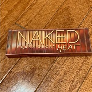 Urban Decay Naked Heat Eyeshadow Palette
